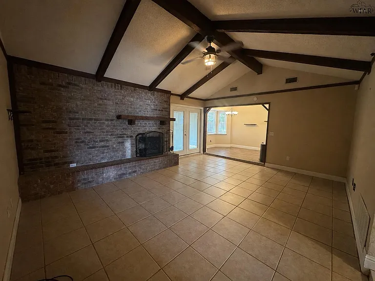 2113 Selma Dr — Photo 3