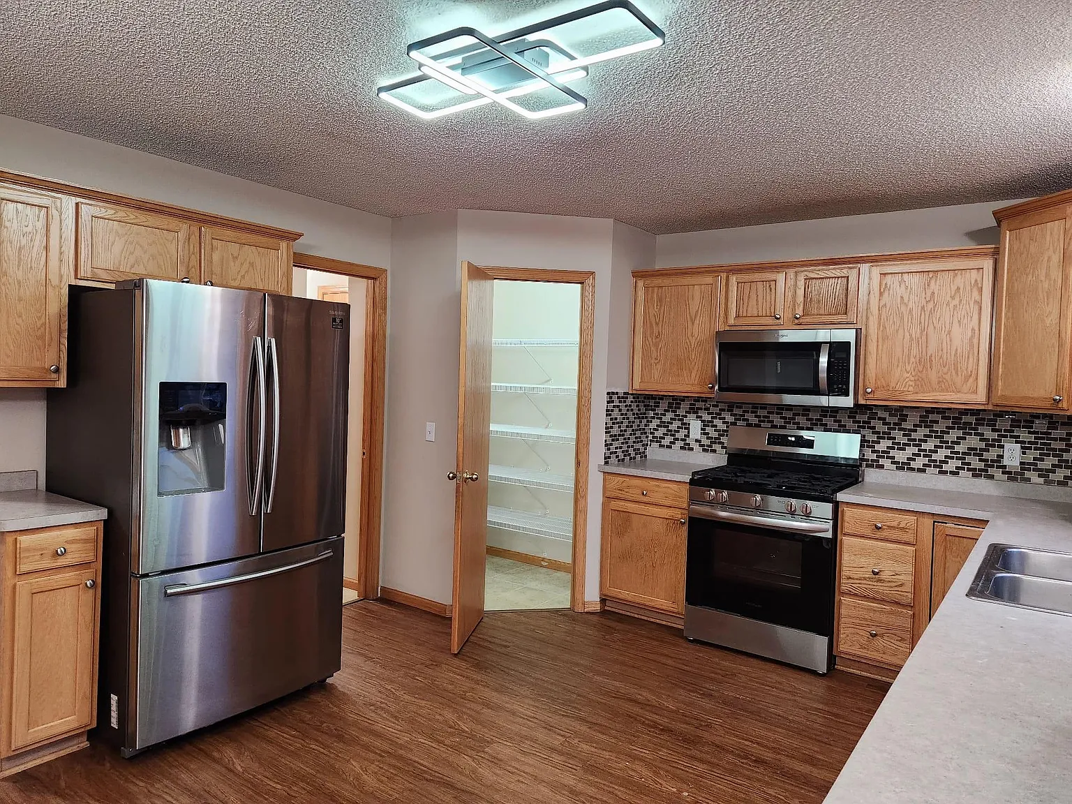 4 bed, 2592 sqft, $3,200 — Photo 1