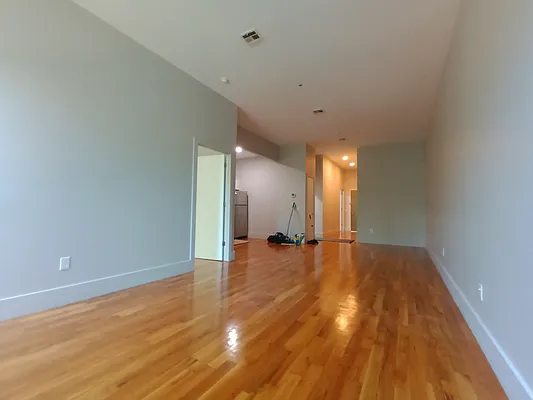 Rented by City Vista Inc | media 2