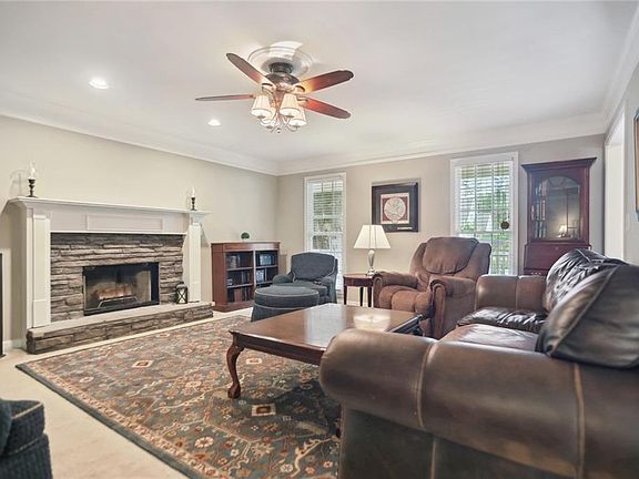 4th image of 310 Whitby Dr