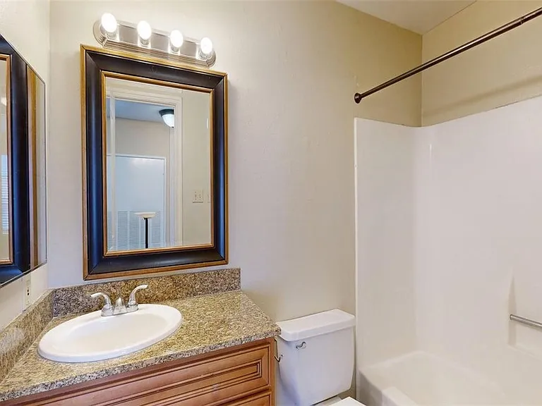 904 University Oaks Blvd #20 — Photo 15