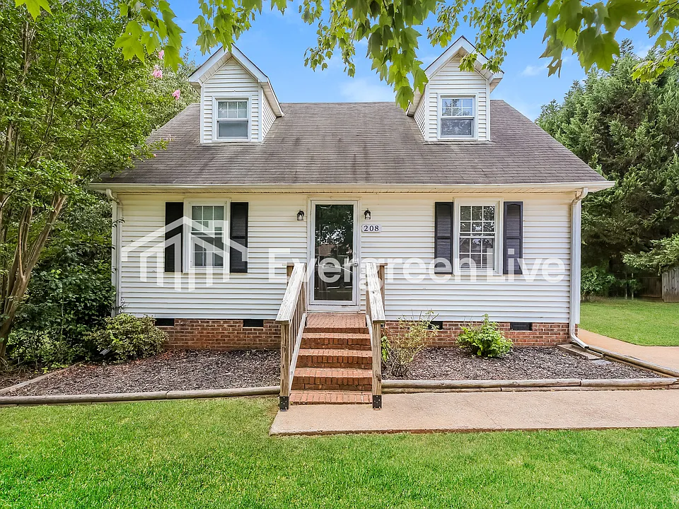 208 Maplewood Cir