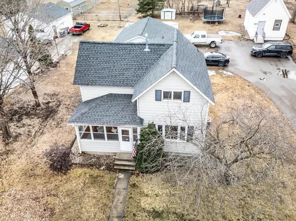 821 7th St NW, Faribault, MN 55021