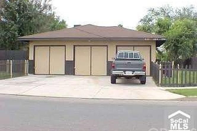 2nd image of 551 W Acacia Ave #1