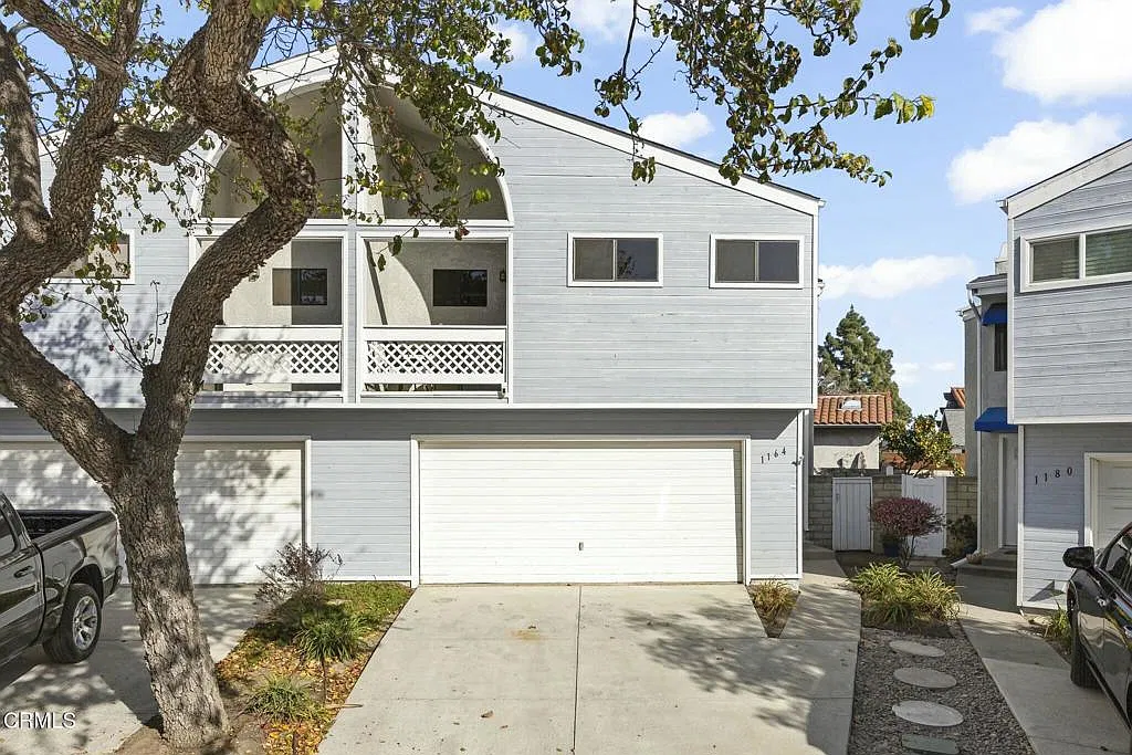 3 bed, 2.5 bath, 1633 sqft, $3,950 — Photo 3