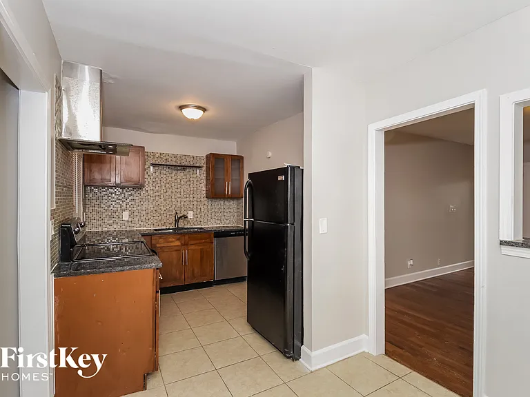 476 Rigby St — Photo 6