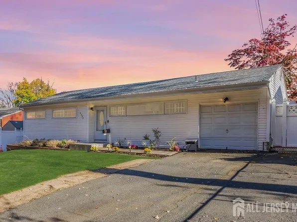 3052 Bordentown Ave, Parlin, NJ 08859