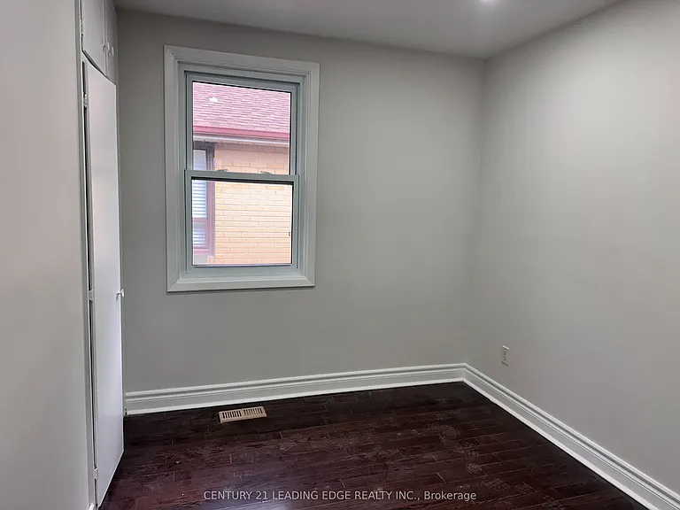 11 White Abbey Park #MAIN FL — Photo 4
