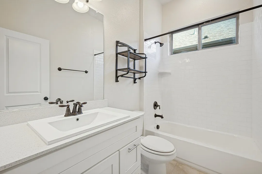4 bed, 2.5 bath, 2206 sqft, $2,495 — Photo 4