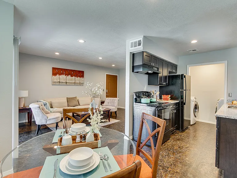 Norman Apartments — Photo 8
