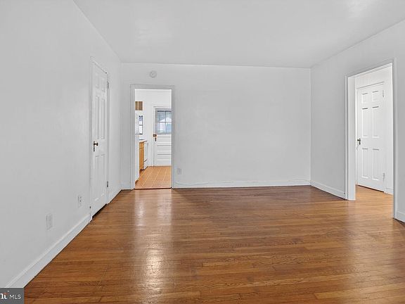 5th image of 201 E Glebe Rd APT D