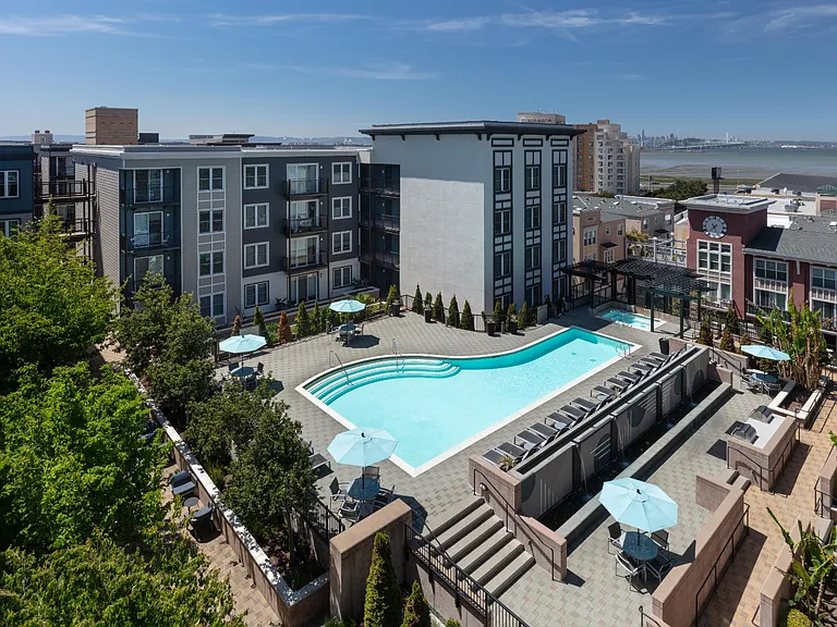 Bay House Emeryville — Photo 19