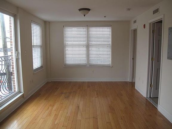 5th image of 2223 Grays Ferry Ave #A