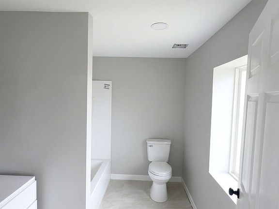 4th image of 118 Blake St