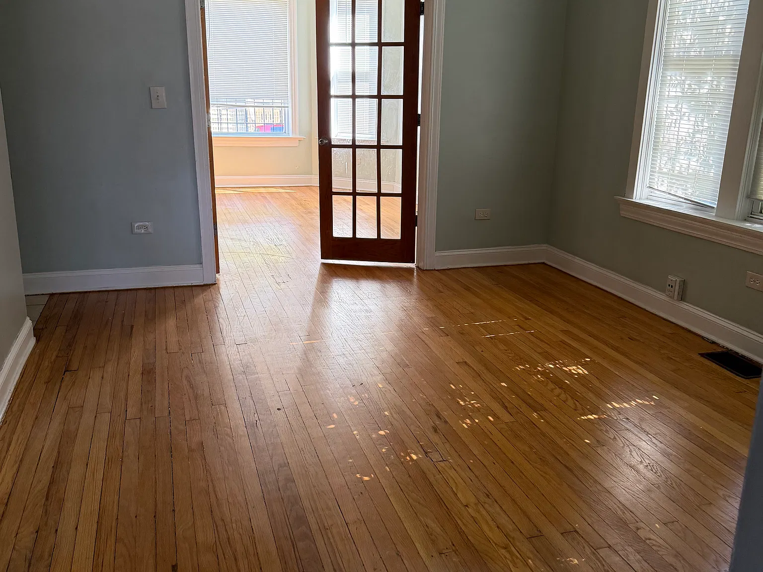 3 bed, 1000 sqft, $1,500 — Photo 2
