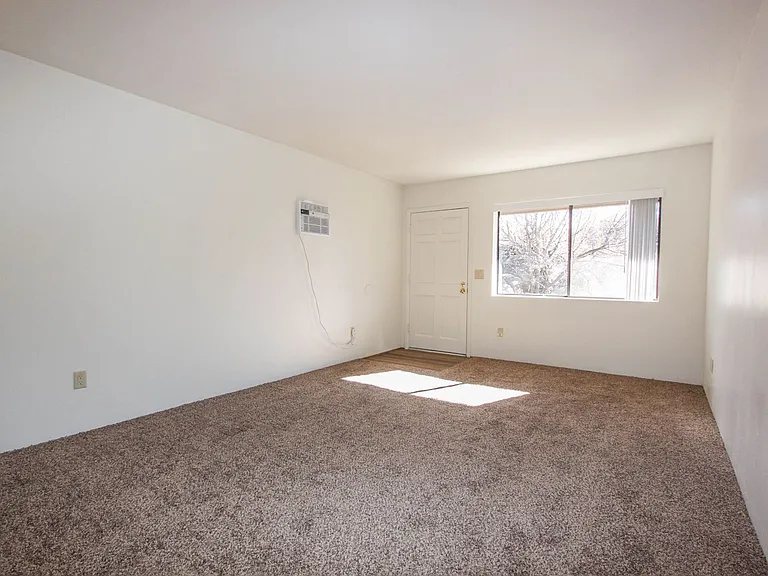 635 Dameron Dr — Photo 3