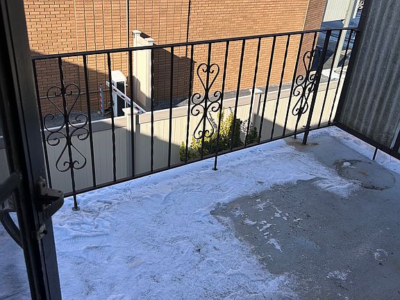 4th image of 824 E Broadway APT 203