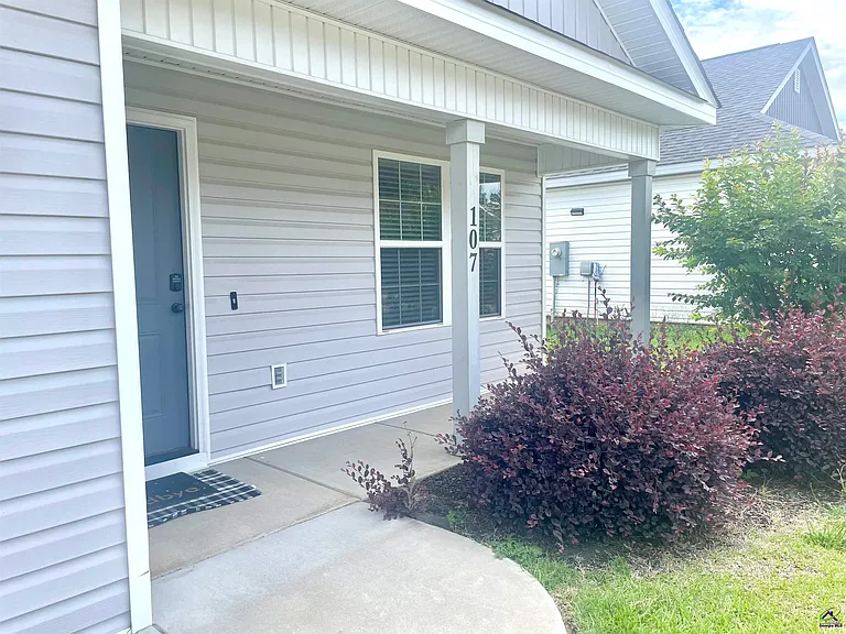 107 Jaybee Dr — Photo 2