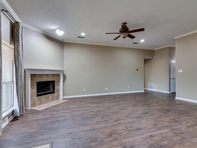 7704 Chandler Ct — Photo 8
