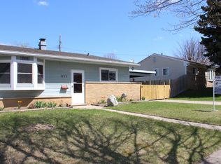 833 Sandlyn Dr, Lansing, MI 48910