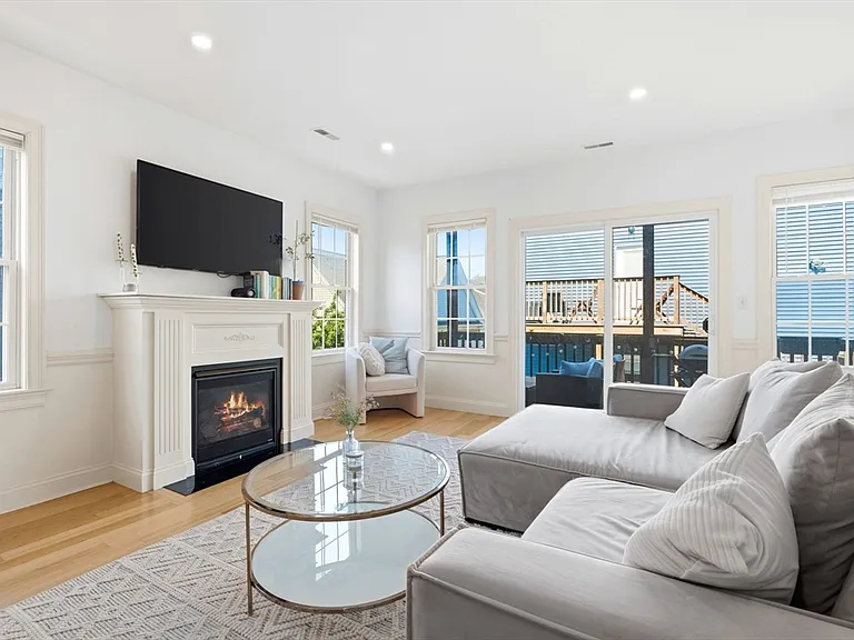 118 Saxton St #3 — Photo 1