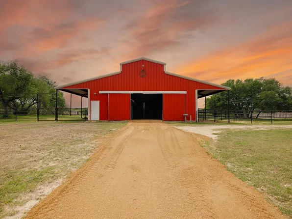1770 Logans Way, Blanco, TX 78606