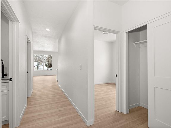 5th image of 18616 E Riverway Ave