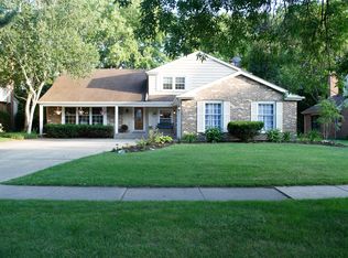 516 Menominee Ln, Naperville, IL 60563