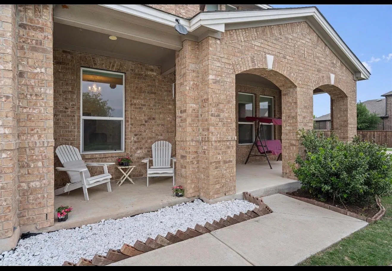 5 bed, 3.5 bath, 4058 sqft, $3,600 — Photo 2