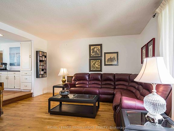 4th image of 12 Montrose Rd