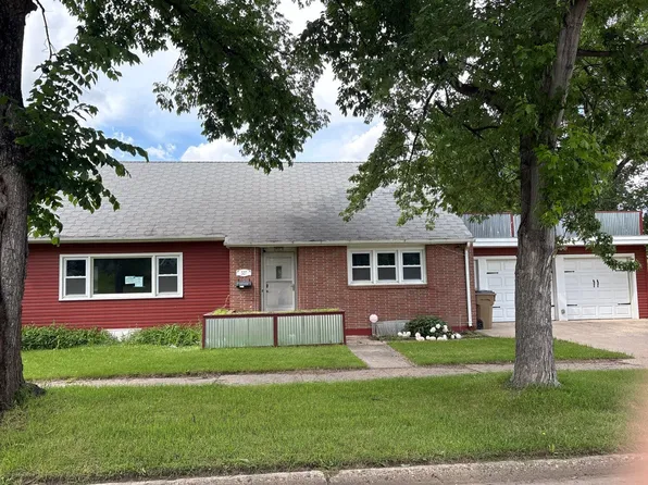 327 9th Ave SE, Minot, ND 58701