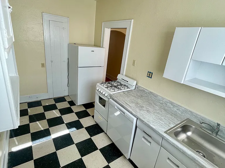 2510 Caldwell Ave S — Photo 15