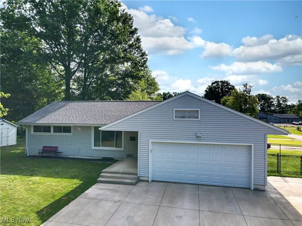 411 Crestwood Dr, Ravenna, OH 44266