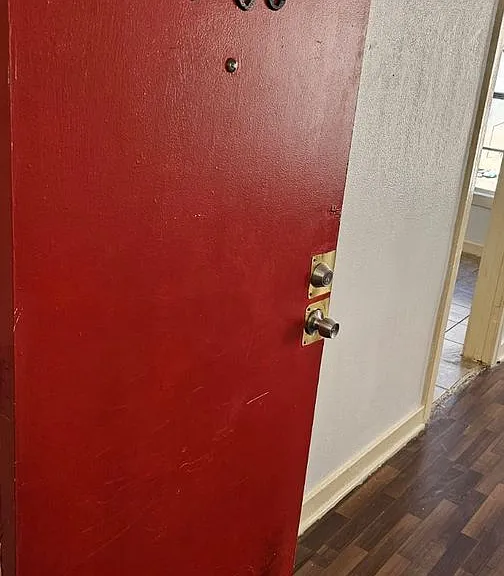 2651 S Manhattan Pl — Photo 2