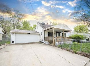 220 Lawnridge Dr, Creve Coeur, IL