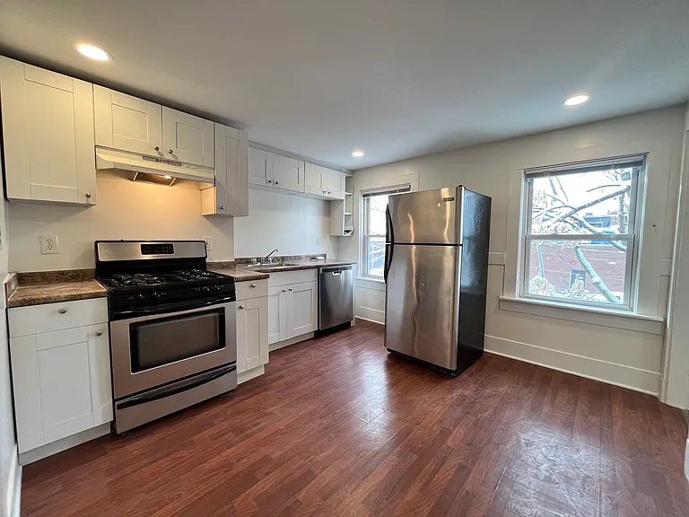 59 W 7th St #2 — Photo 5