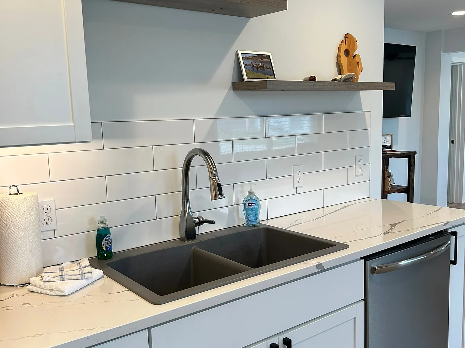 3 bed, 1200 sqft, $2,000 — Photo 3