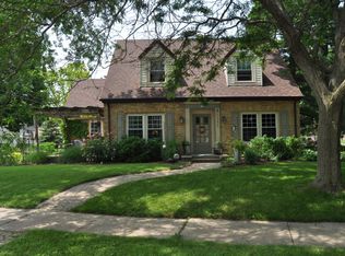 117 N Elmwood Ave, Burlington, WI 53105