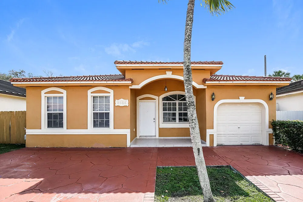 3 bed, 2.0 bath, 1709 sqft, $4,820 — Photo 1
