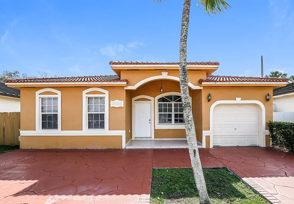 8986 NW 144th Ter