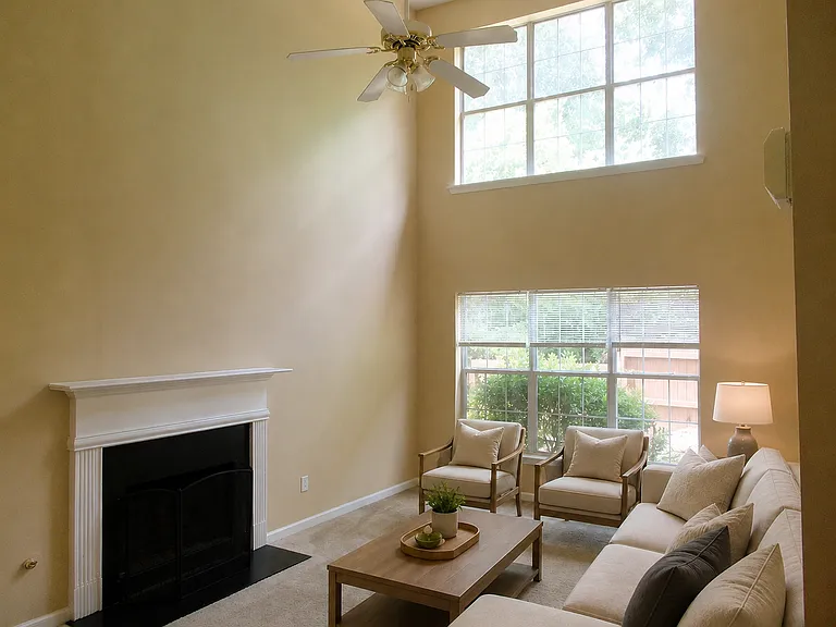 1256 Gates Cir — Photo 3