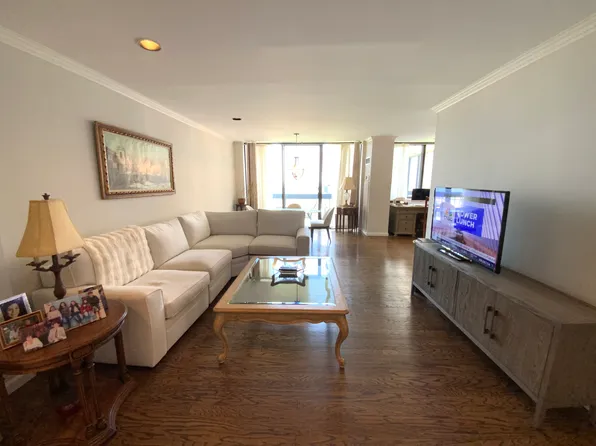 27110 Grand Central Parkway image 2 of 15