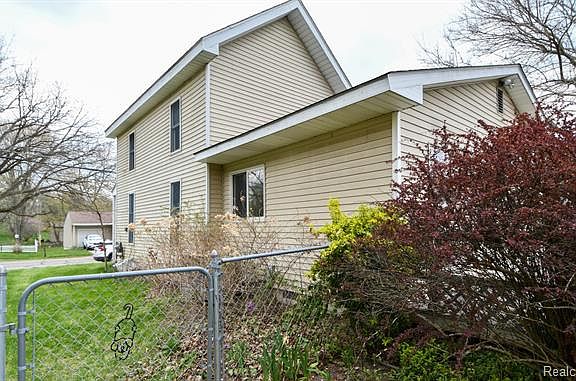 4th image of 253 N Church St