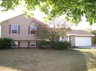 772 Laureate Dr, Pewaukee, WI 53072