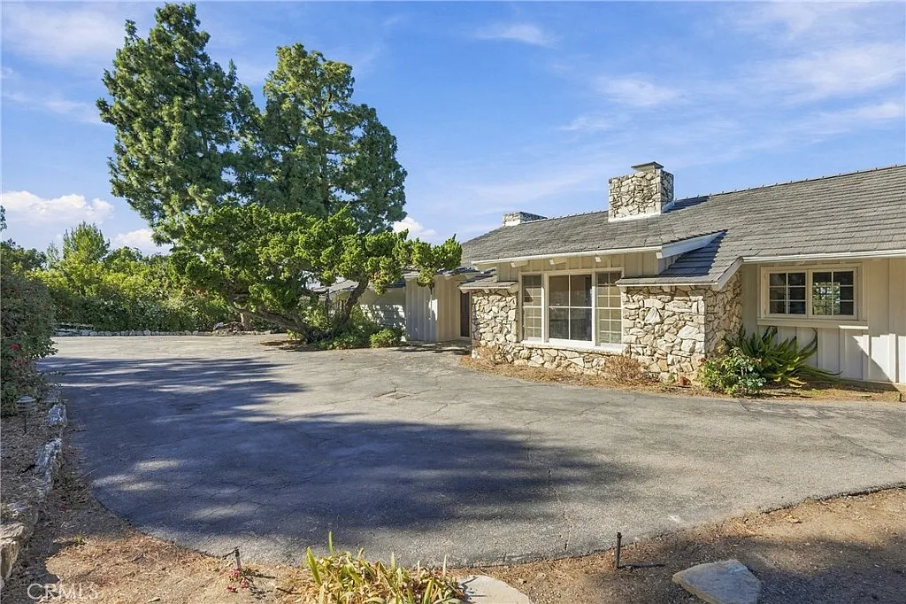 5 bed, 3915 sqft, $12,000 — Photo 4