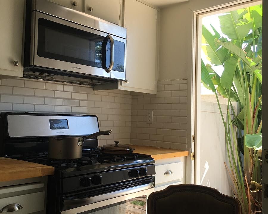 1st image of 1327 W 6th St