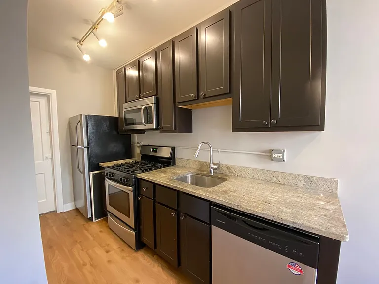 1204 W Granville Ave — Photo 11