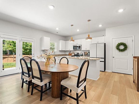 4th image of 4261 Honeysuckle Vine Dr