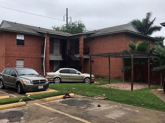 3rd image of 2901 Highland Ave