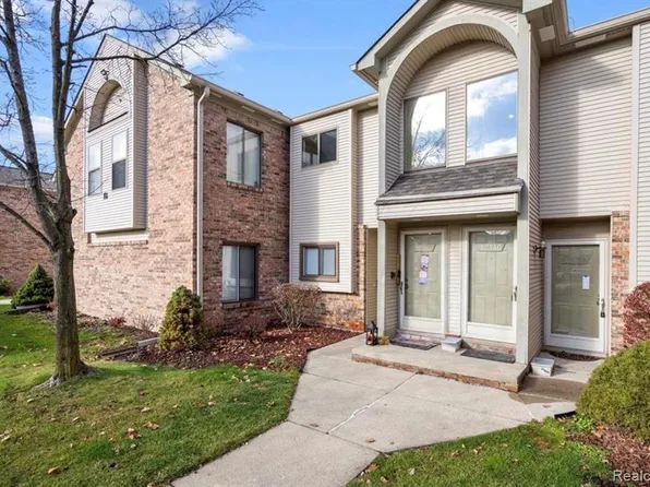 42740 Lilley Pointe Dr, Canton, MI 48187